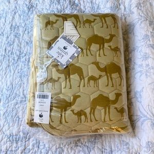 Kate Quinn Quilt Honeycomb